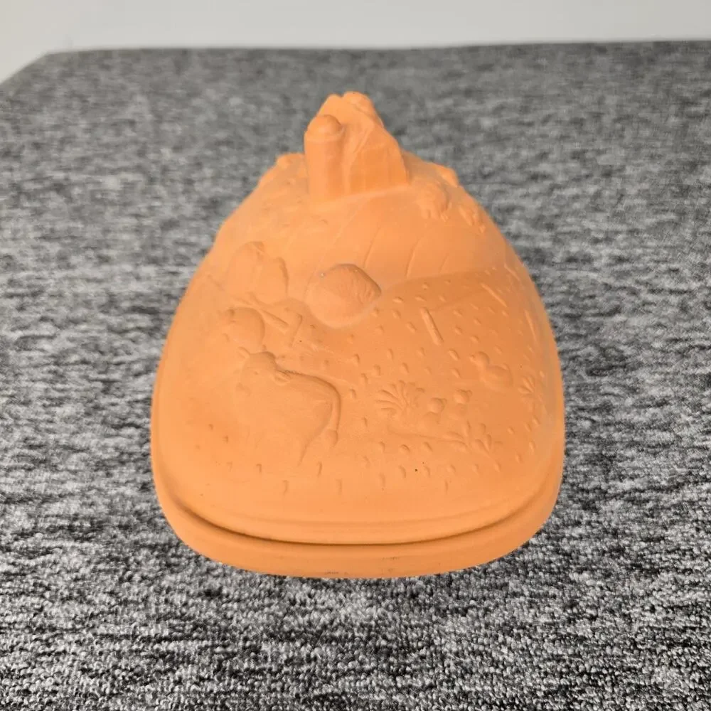 1984 Gallery Originals Terra Cotta Clay Baker Embossed Farm & Animal Scene Vtg